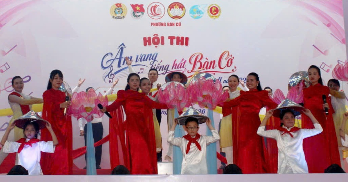 Hơn 1.000 người 'đốt cháy' sân khấu hội thi văn nghệ hot nhất P.Bàn Cờ