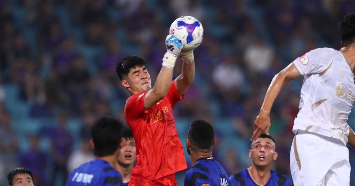 Lửa sém chân mày, HAGL chờ người hùng U.23 Việt Nam tỏa sáng: Thủ môn Trung Kiên mau khỏe lại đi!