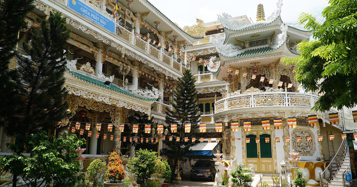 Chùa trong hẻm ở TP.HCM: Ngôi chùa 'trăm rồng' chỉ có 2 chư tăng