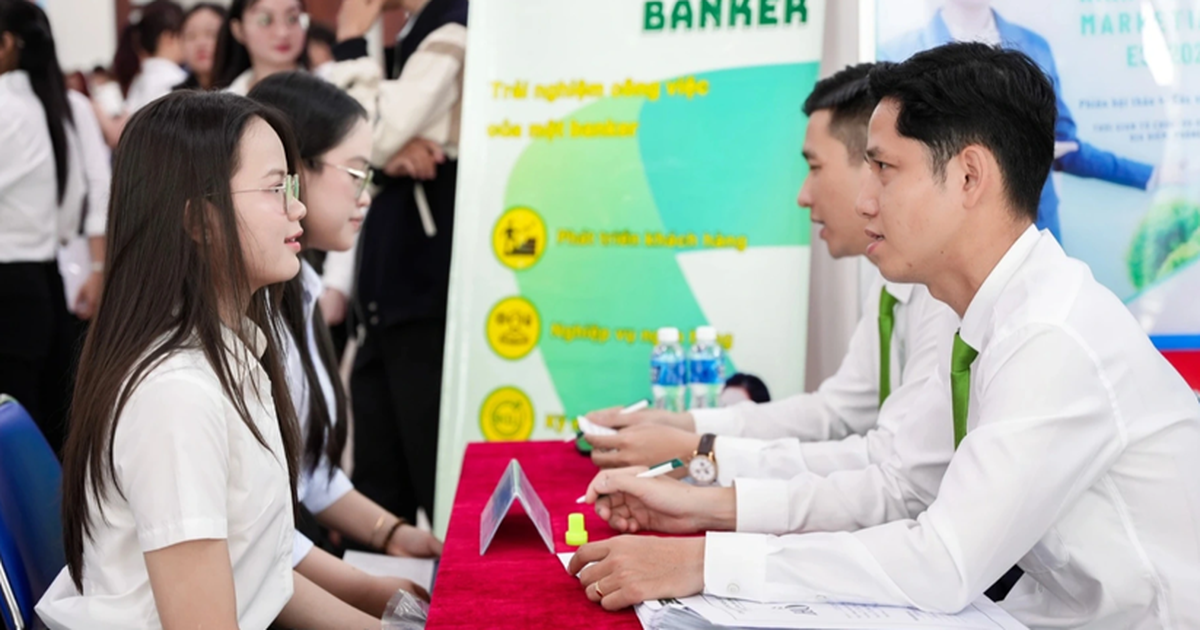 Thị trường lao động TP.HCM đang 'thừa cử nhân, thiếu lao động kỹ thuật'