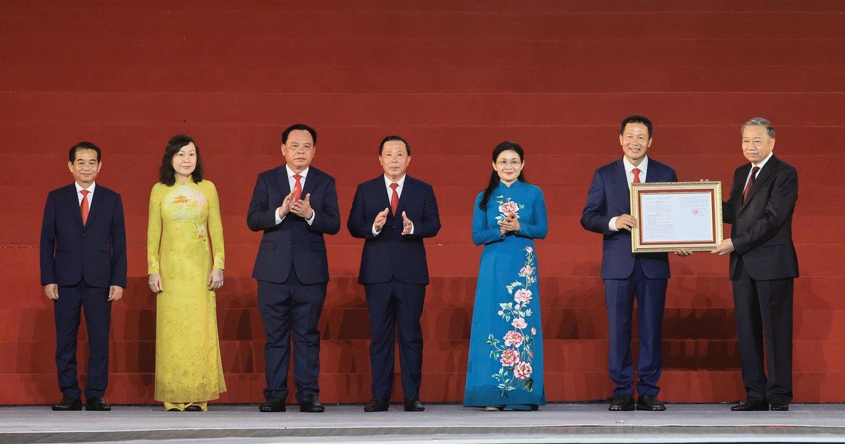 Đón nhận Nghị quyết thành lập thành phố Đồng Nai