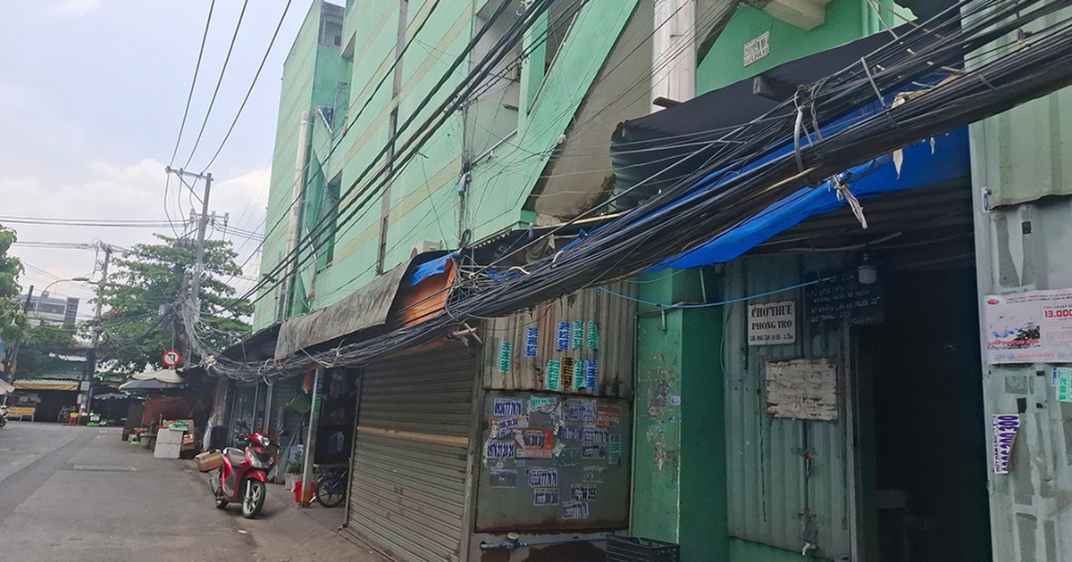 Dây cáp thòng quá thấp trước nhà dân