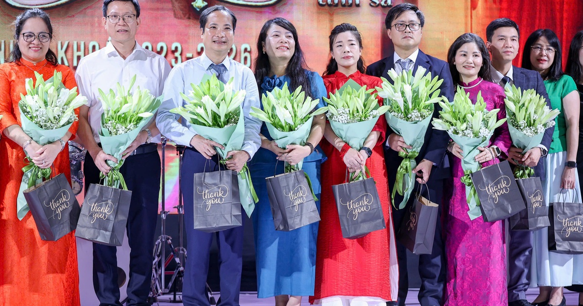 'Hãy viết tiếp câu chuyện cuộc đời bằng trí tuệ, bằng lòng nhân ái’