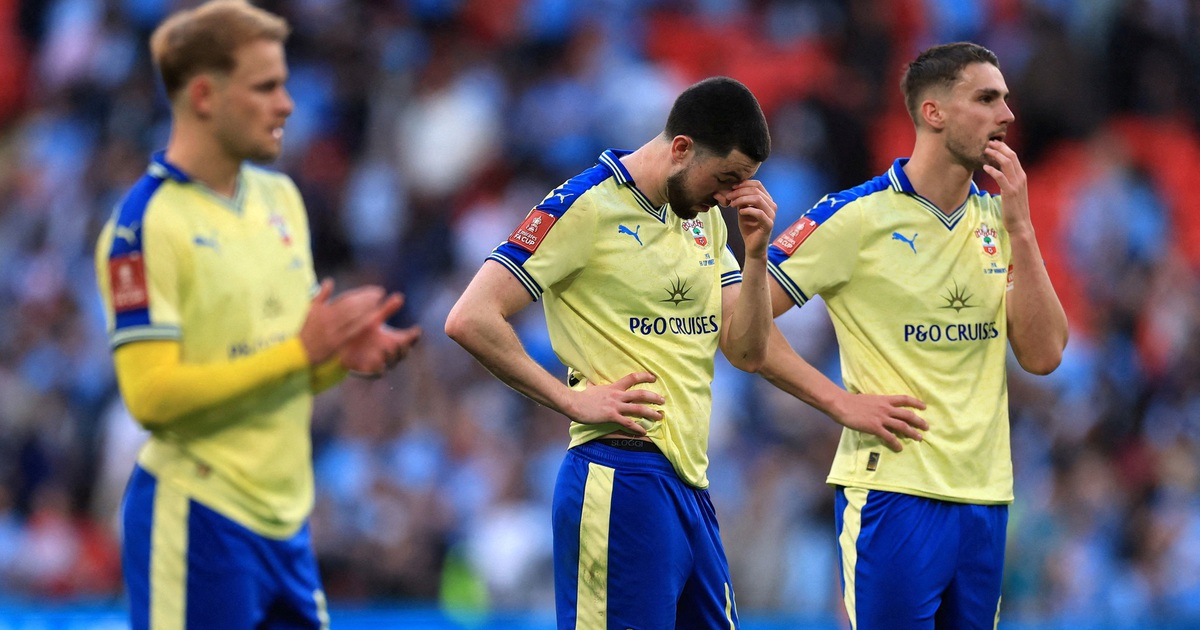 Quay lén đối thủ, Southampton bị tước quyền đá chung kết play-off thăng hạng Ngoại hạng Anh