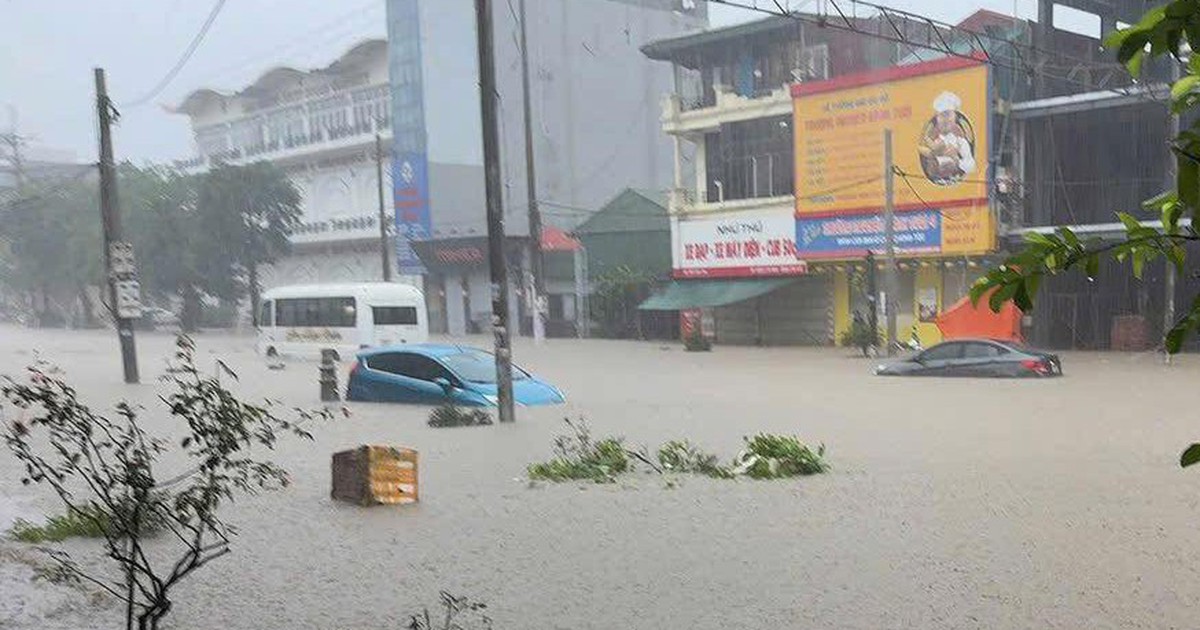 Quảng Ninh mưa lớn xối xả, ngành du lịch lao đao