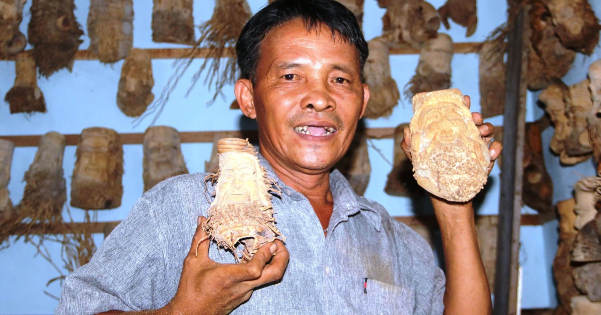 Chỉ vài phút, nghệ nhân 'răng sún' ở Hội An khiến gốc tre vô tri... biết cười