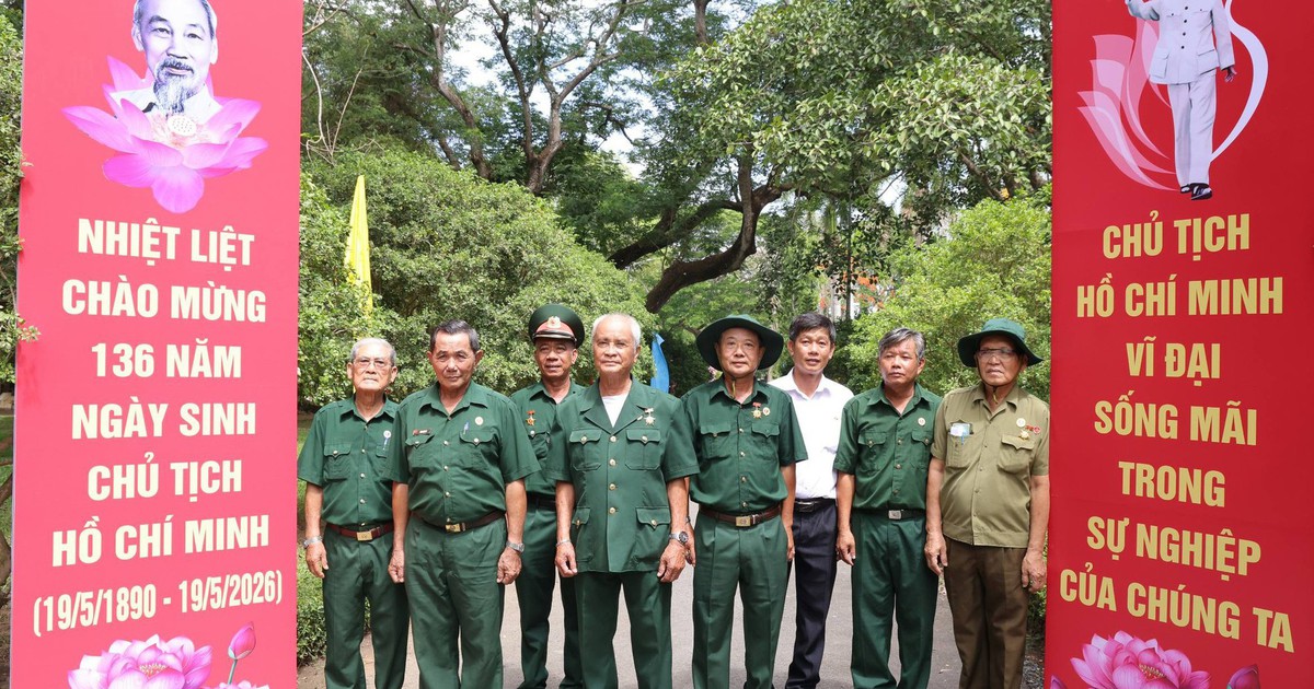 Tháng 5 về Long Đức, nghe kể chuyện giữ đền thờ Bác