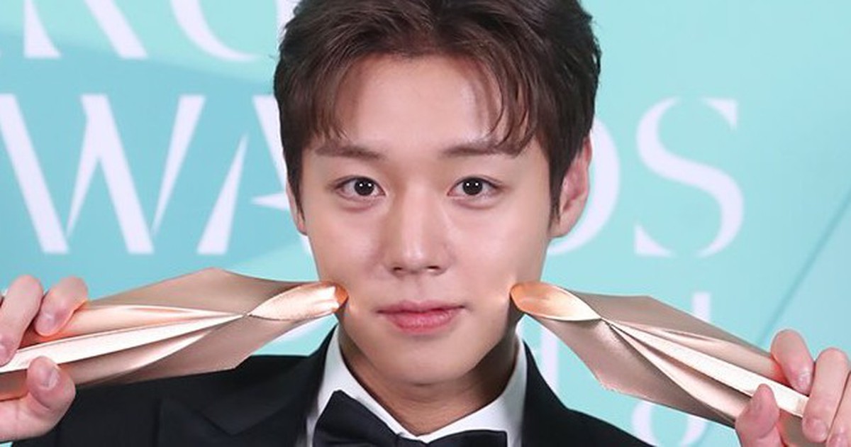 Nam chính 'Dưới bóng điện hạ' Park Ji Hoon tổ chức fancon tại Việt Nam
