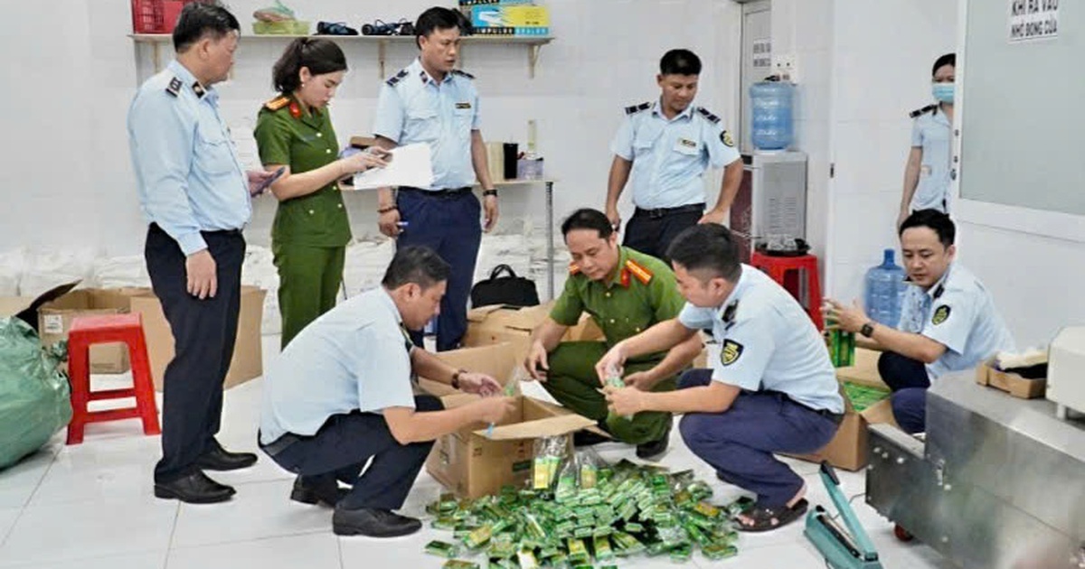 Đột kích 4 điểm sản xuất dầu gió giả tại Tây Ninh và TP.HCM, tạm giữ 14 người