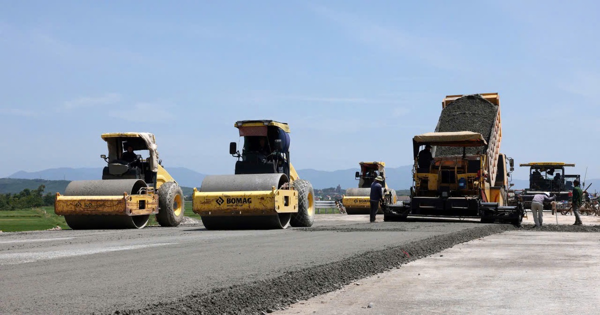 Giá vật liệu ‘nhảy múa’, nhà thầu giao thông chật vật lo tiến độ