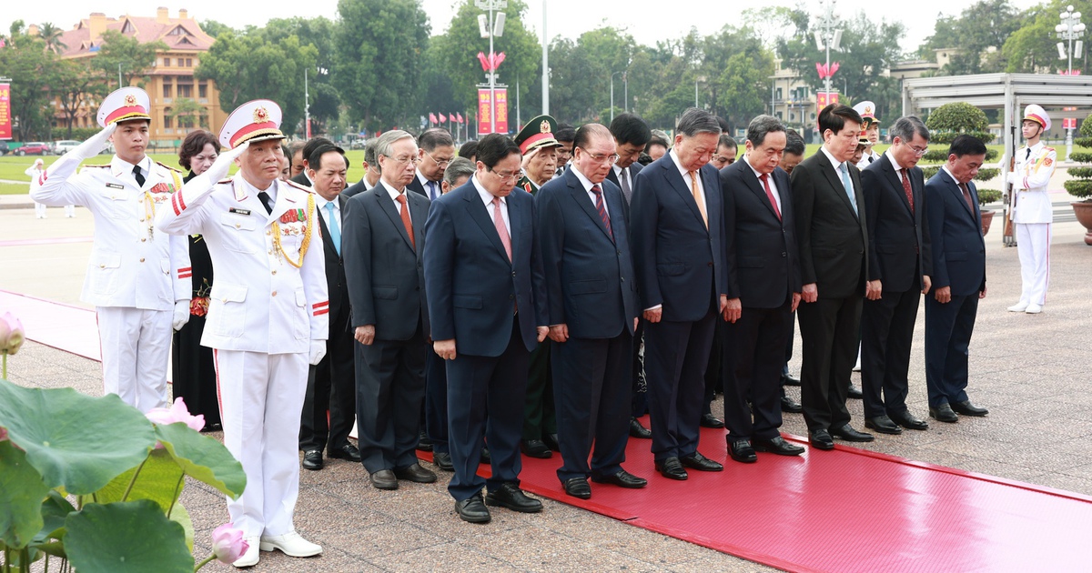 Lãnh đạo Đảng, Nhà nước, MTTQ vào Lăng viếng Chủ tịch Hồ Chí Minh