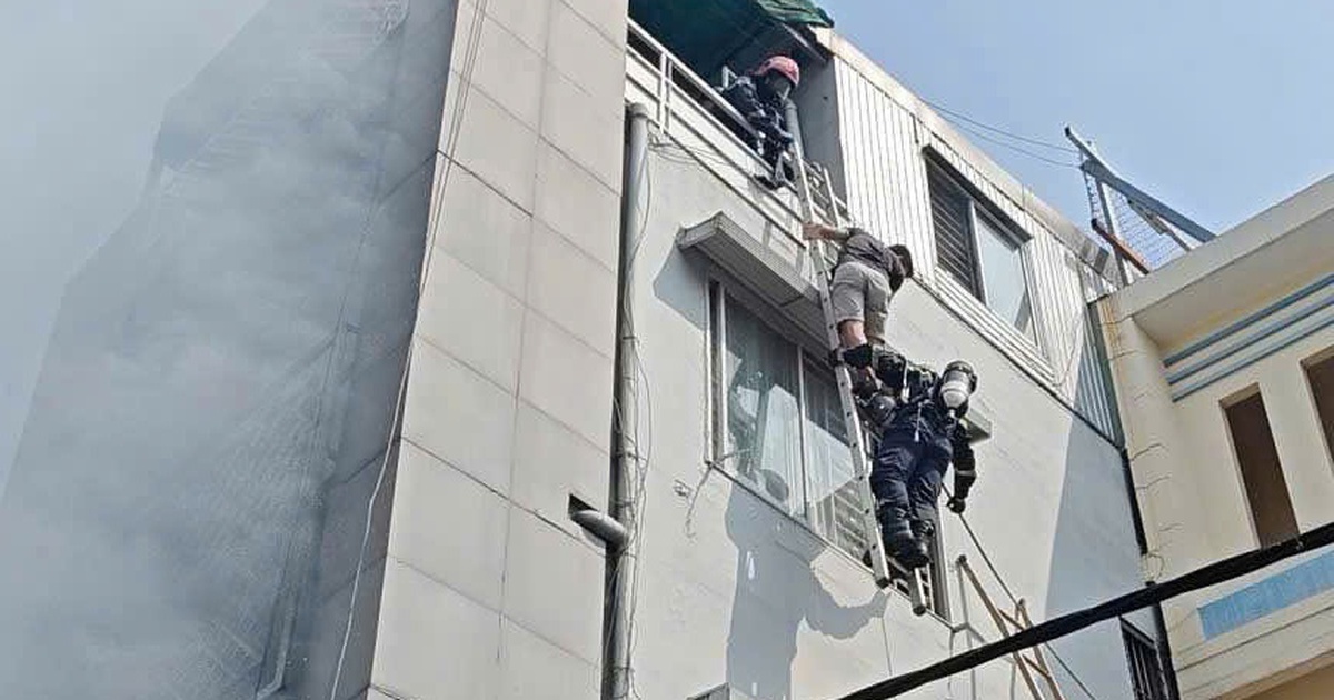 TP.HCM: Cháy nhà kết hợp kinh doanh, cứu kịp thời 3 người mắc kẹt