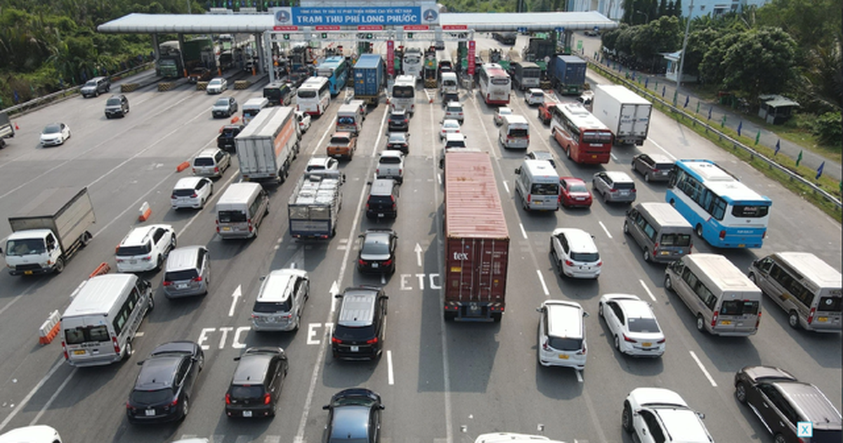 Xe đi cao tốc tăng đột biến, người dân trở về sau lễ lưu ý