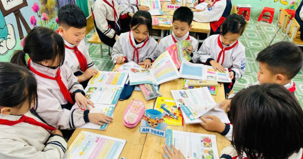 Giảm hơn 13% giá sách giáo khoa từ năm học 2026 - 2027