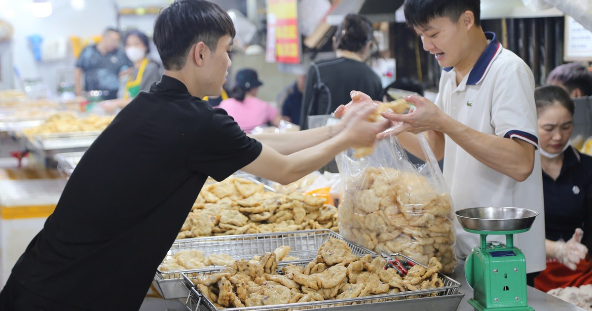 Hải sản Hạ Long giá tăng chót vót, tiểu thương ‘thu tiền mỏi tay’