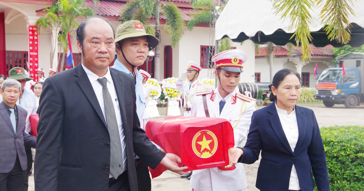 Đón nhận 8 hài cốt liệt sĩ hy sinh trên đất bạn Lào