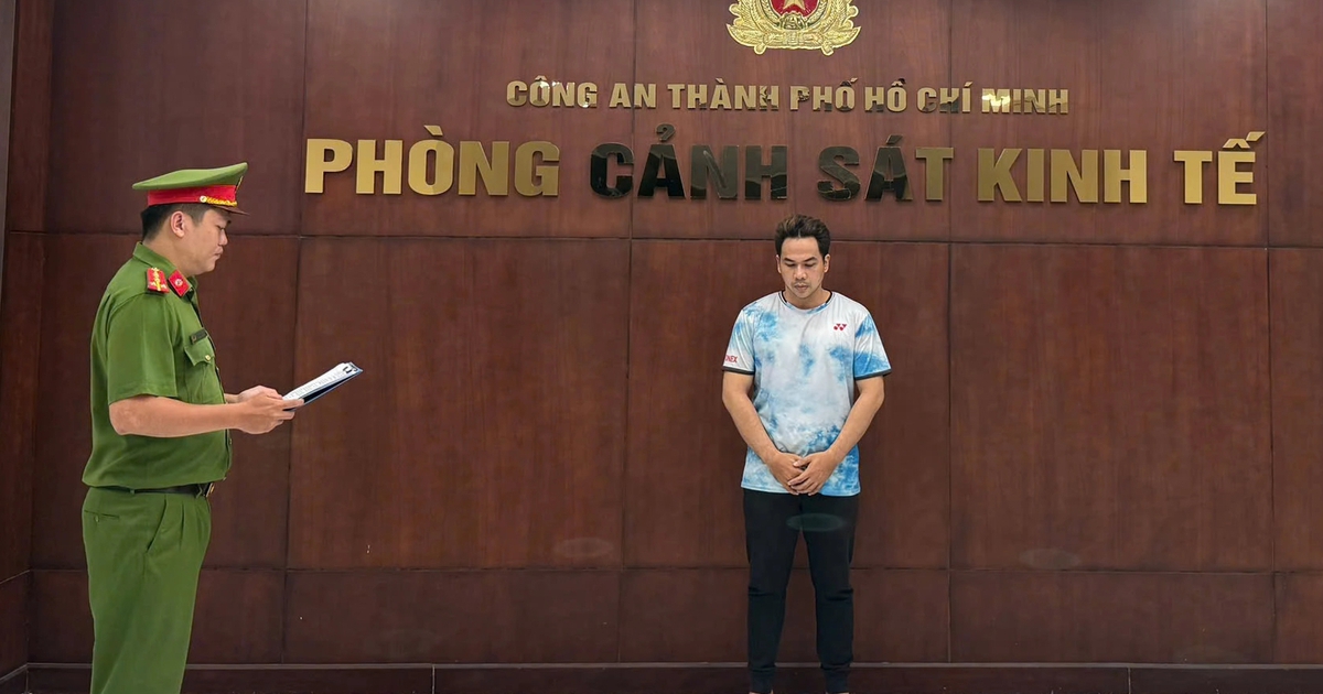 Công an TP.HCM triệt phá đường dây giày, dép giả thương hiệu nổi tiếng quy mô khủng