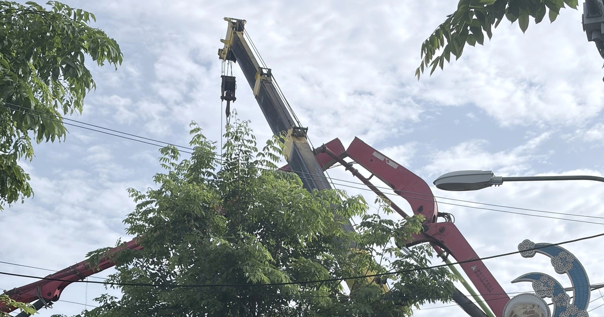 Cần bơm bê tông bị gãy va trúng 3 người, 1 thợ xây tử vong