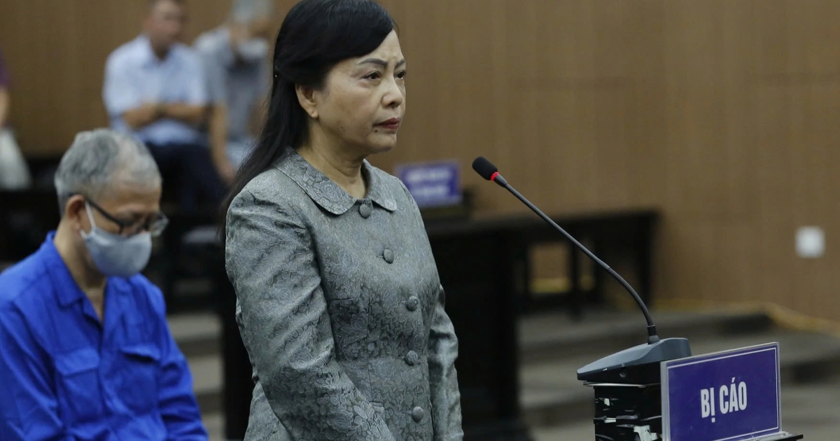 Bà Nguyễn Thị Kim Tiến thừa nhận cầm tiền cấp dưới đưa nhưng 'không gợi ý'