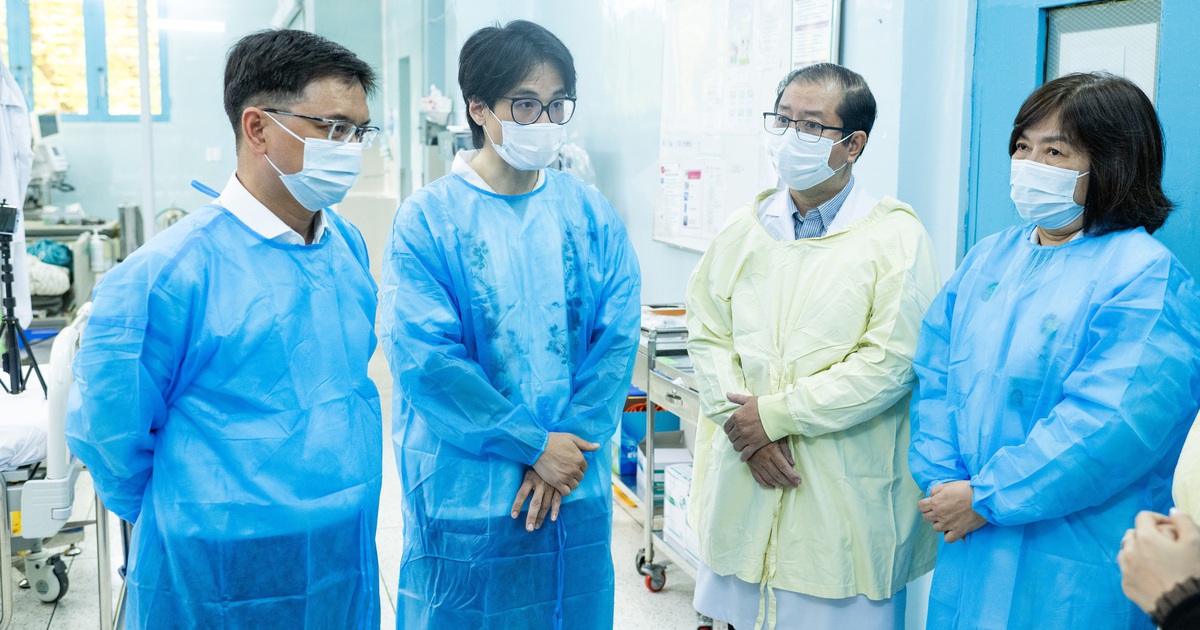 Hà Anh Tuấn cùng lãnh đạo UBND TP.HCM tiếp sức bệnh nhi ghép gan