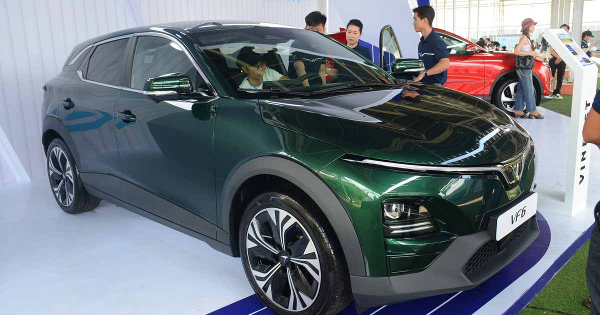 Sedan vắng bóng, xe gầm cao áp đảo cuộc đua ô tô bán chạy nhất Việt Nam