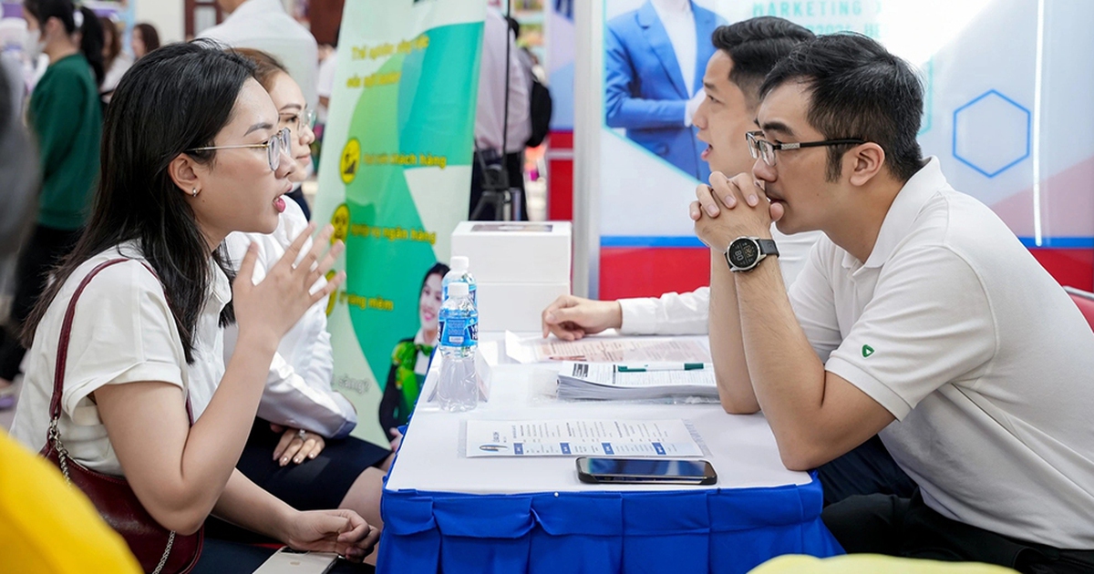 Thị trường lao động liên tục biến động, có nên nhảy việc ?