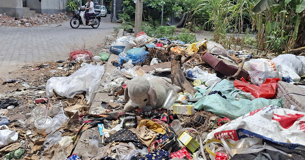 Điểm tập kết rác gần trường học