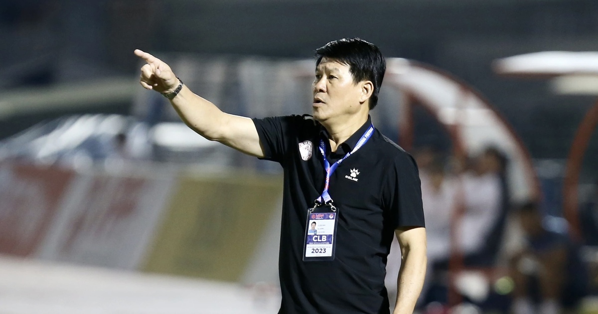 HLV Vũ Tiến Thành chia tay Ninh Bình, tái hợp HAGL khi V-League còn rất nóng