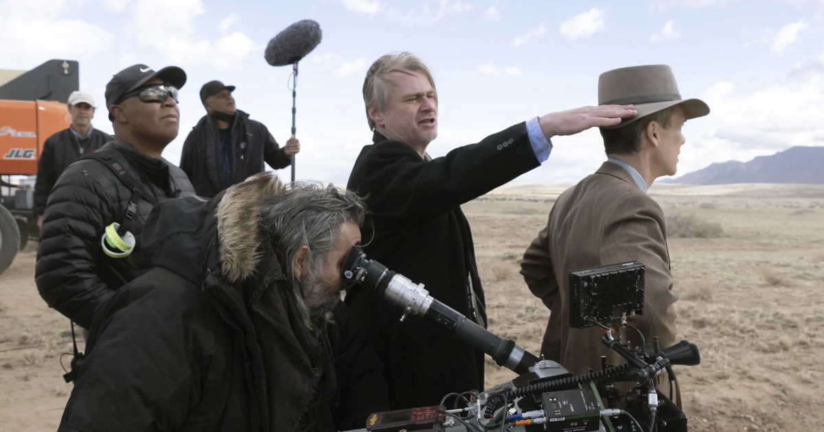 Lý do Christopher Nolan vẫn sống không smartphone, email giữa thời đại số