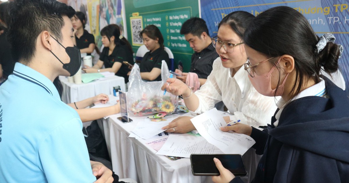 Người trẻ đi làm nhưng không muốn gắn bó lâu dài, doanh nghiệp ứng phó sao?