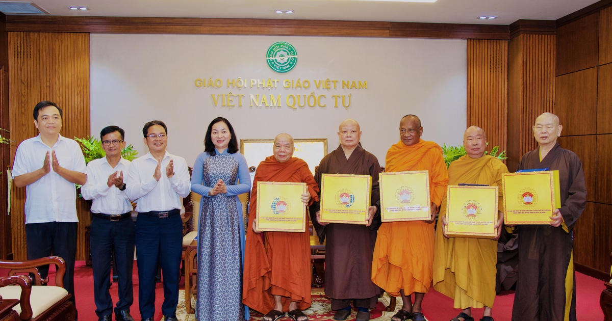 Lãnh đạo MTTQ TP.HCM chúc mừng chức sắc Phật giáo nhân đại lễ Phật đản