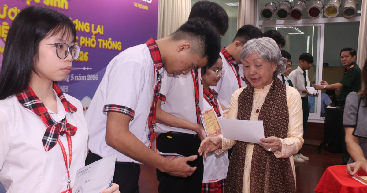 Con mong sau này trở thành cô giáo để giúp các em nhỏ trên đảo Lý Sơn
