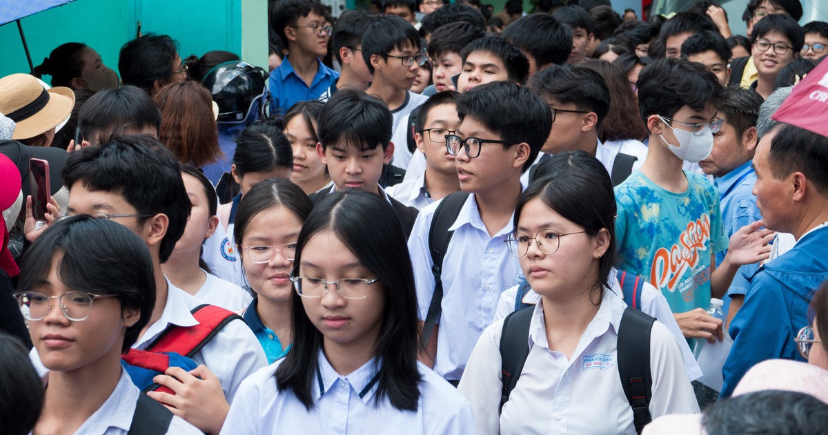 Thi Phổ thông Năng khiếu: Tiếng Anh 'dễ', văn hỏi về Nam bộ và sự lựa chọn