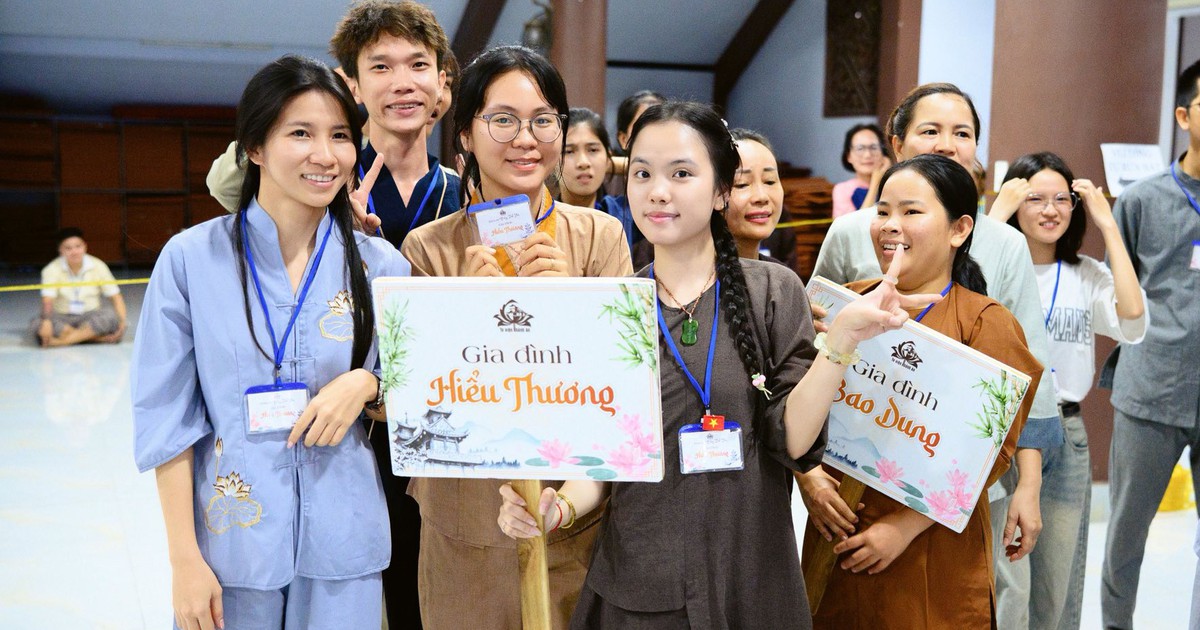 Đi chùa mùa Phật đản: 'Sống vậy đã bình an chưa?'