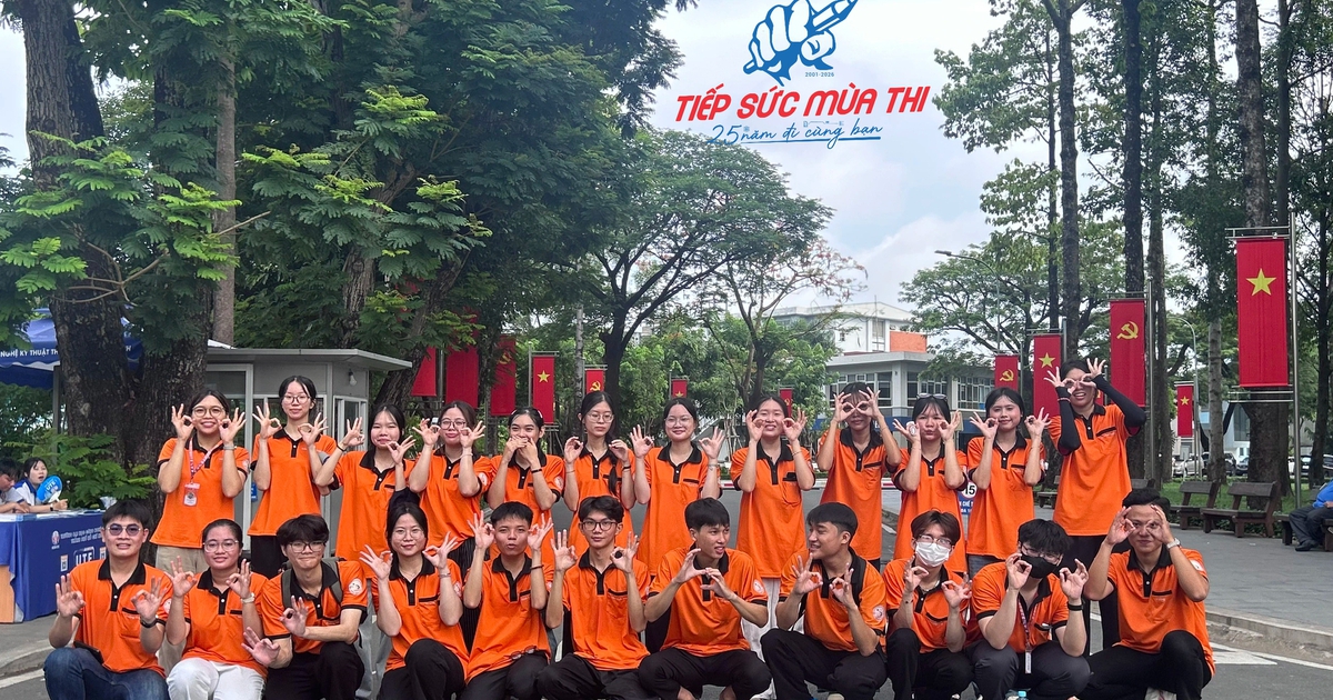 Thí sinh khóc vì quên giấy tờ, cả điểm thi cùng vào cuộc
