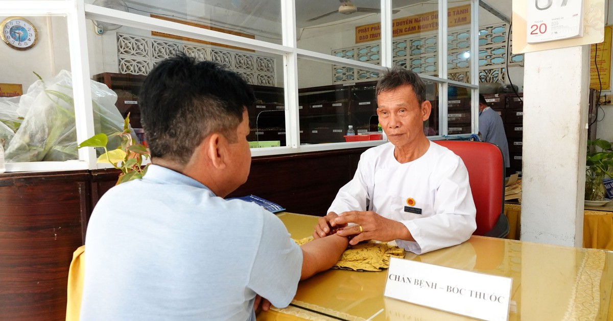 Hơn 50 năm khám bệnh, phát thuốc cho bệnh nhân nghèo