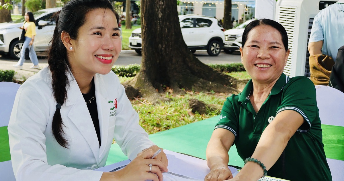 Hơn 3.000 người dân đổ về Dinh Độc Lập để được tư vấn sức khỏe miễn phí