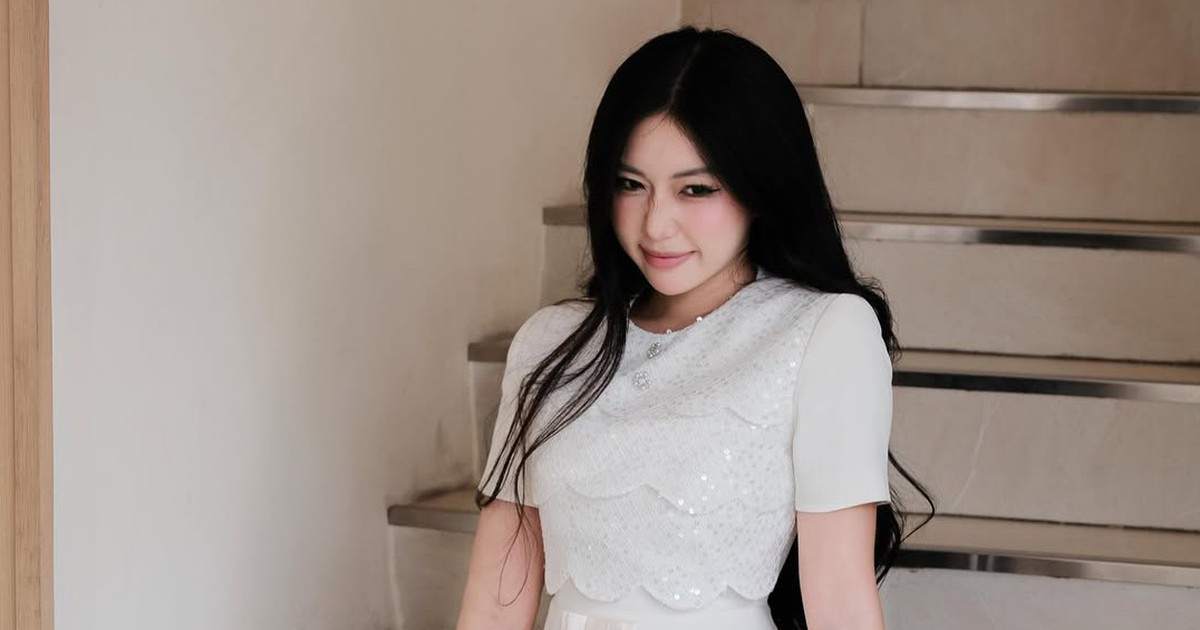 Hoàn thiện diện mạo 'sang, xịn, mịn' cùng set đồ trắng tối giản