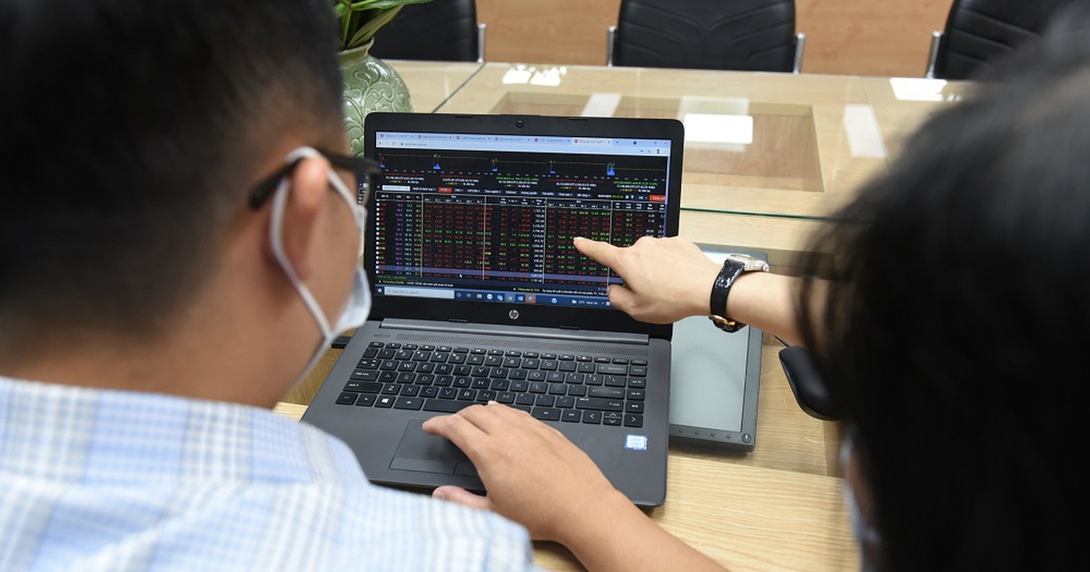 Một cá nhân bị xử phạt gần nửa tỉ đồng do bán chui cổ phiếu