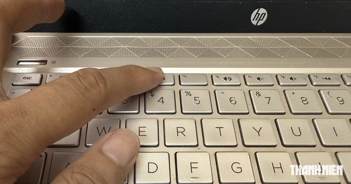 Đèn trên phím F4 của laptop có công dụng gì?