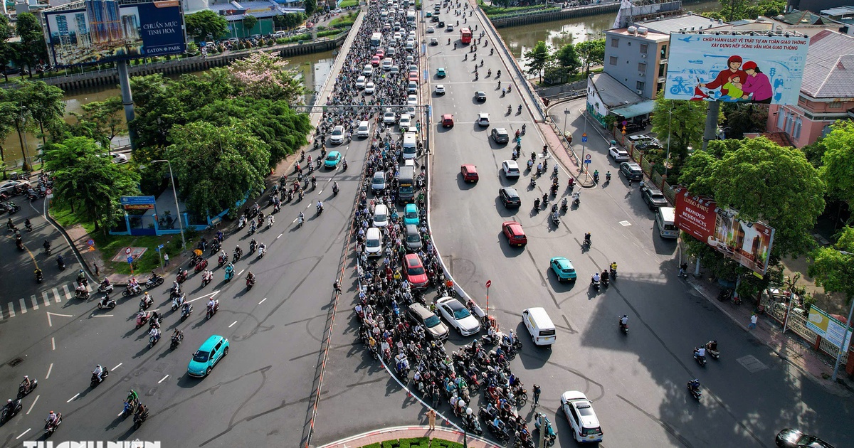 TP.HCM mở thêm làn rẽ trái ở vòng xoay Điện Biên Phủ sau nhiều ngày ùn xe