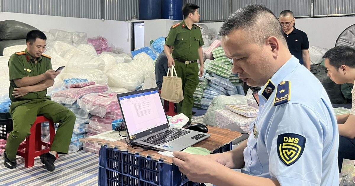 Hưng Yên: Bắt nữ giám đốc sản xuất băng vệ sinh giả quy mô lớn