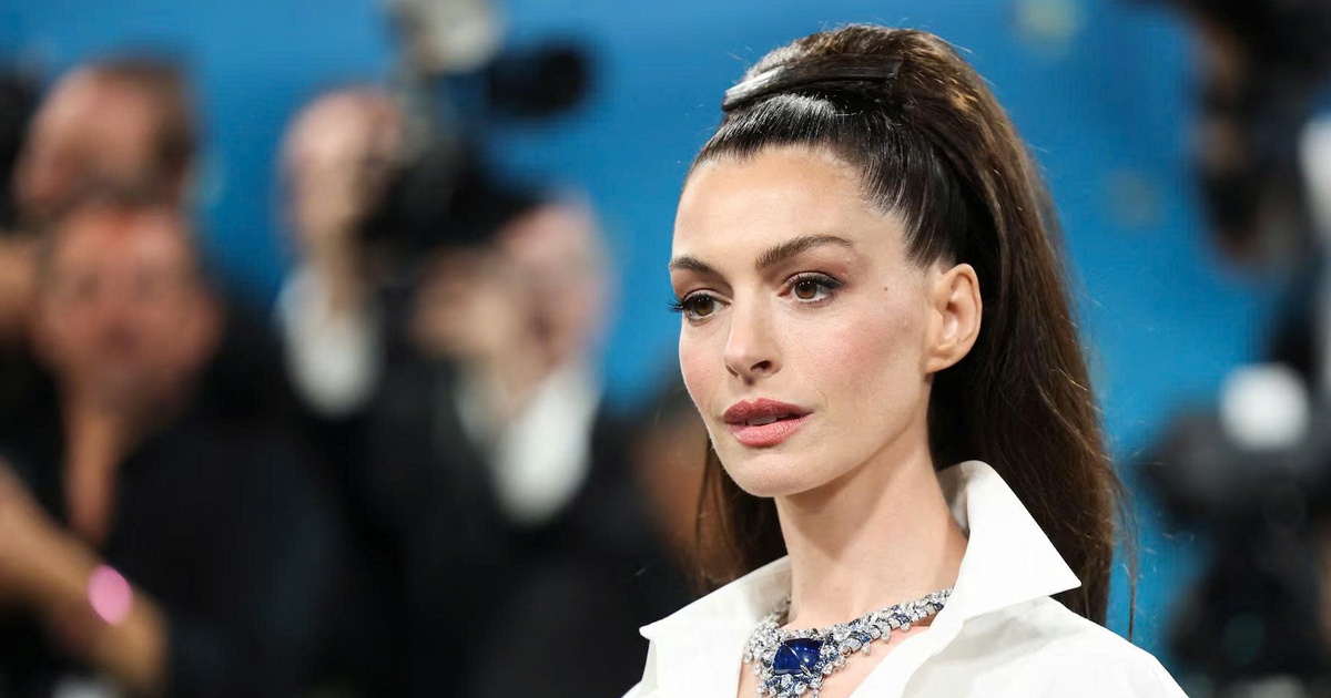 Anne Hathaway gần như bị mù mắt trái suốt 10 năm