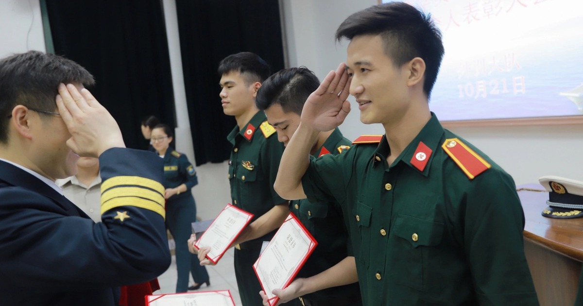 Lựa chọn đặc biệt của thủ khoa xứ Nghệ từng đùm cơm đi học