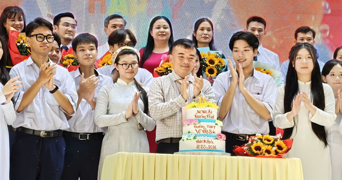 Thầy hiệu trưởng gửi gắm chữ 'tĩnh' với học sinh sắp thi tốt nghiệp THPT
