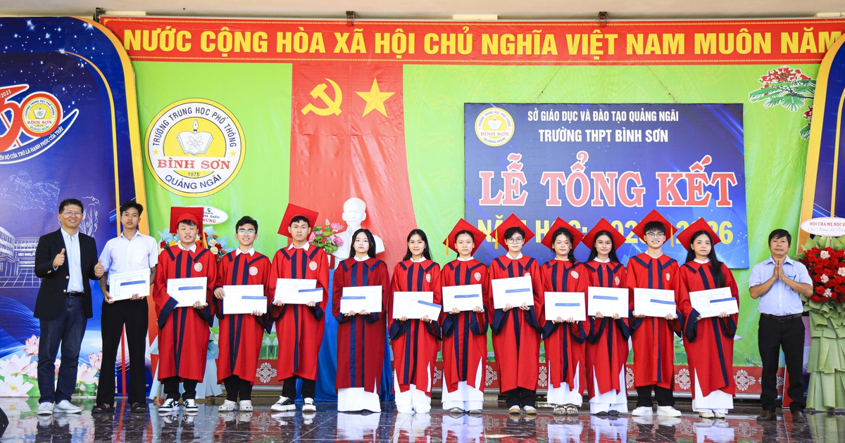 Trao học bổng Nguyễn Thái Bình: Tiếp sức học sinh khó khăn theo đuổi ước mơ