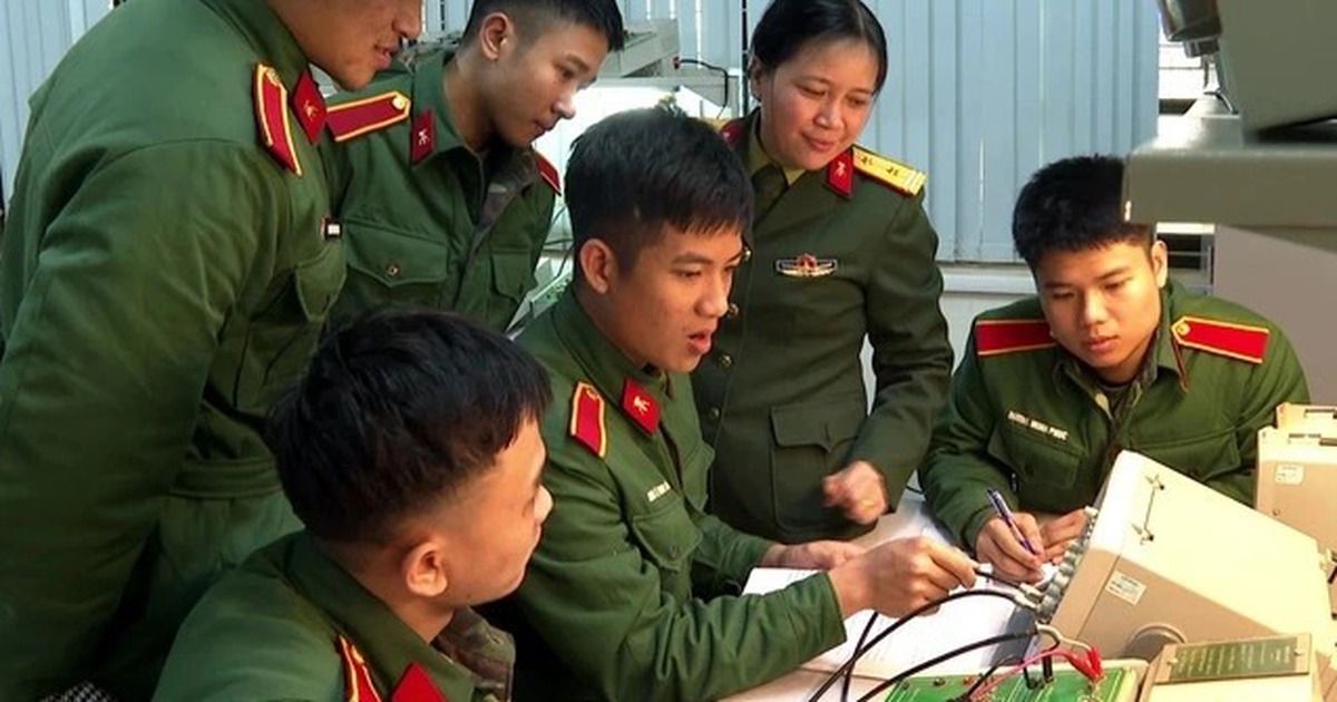 Sinh viên tốt nghiệp xuất sắc vào quân đội có thể được phong thượng úy