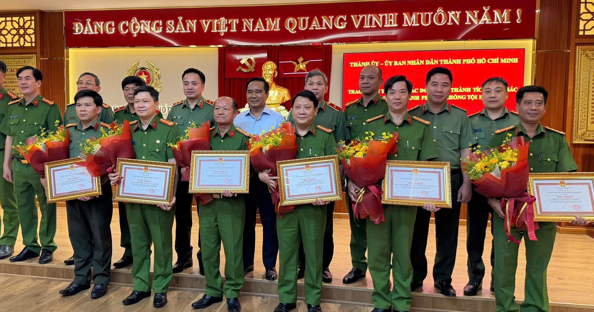 Khen thưởng 'nóng' 6 tập thể phá án thành công vụ nổ súng ở Bến Thành