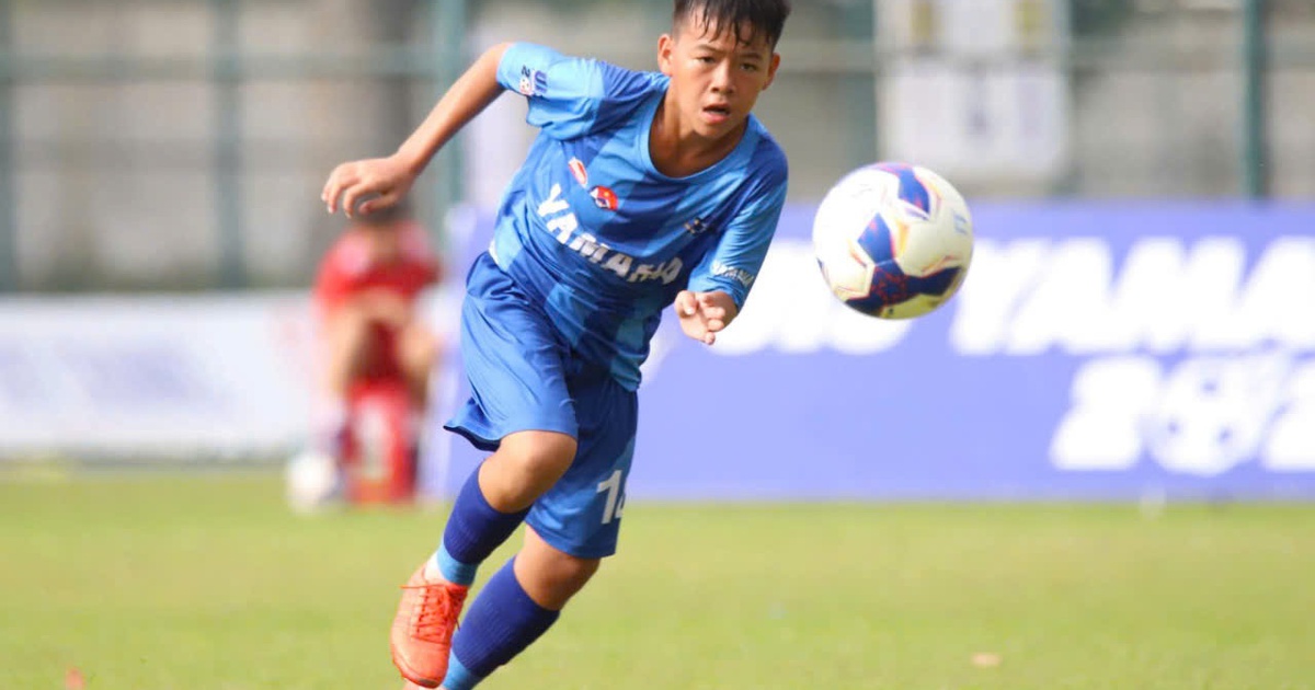 "Khả còi" theo nghề đá bóng, giấc mơ ngôi sao từ làng biển Tam Xuân