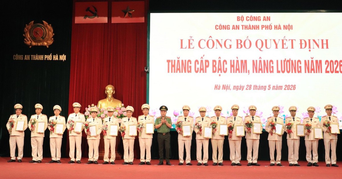 Hơn 5.000 chiến sĩ Công an Hà Nội được thăng cấp bậc hàm, nâng lương